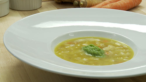 Potage de légumes racines au pesto