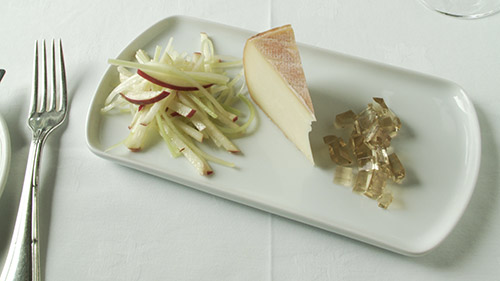 Fromage Fou du Roy de Sainte-Sophie, gelée de cidre de glace, mini-salade de pomme et céleri