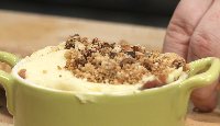 Parmentier de canard confit et crumble de noisettes
