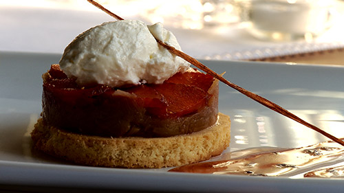 Sablé breton fraise et rhubarbe, mousse au fromage blanc et sirop à la lavande du Québec