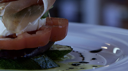 Légumes grillés, mozzarella di bufala et prosciutto