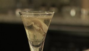 Shooter d’huître BeauSoleil au vin mousseux et gingembre frais