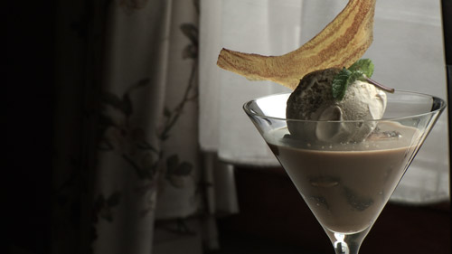 Cappuccino glacé, glace maison au Baileys et miettes de brownies