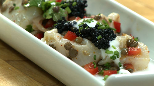 Pétoncles marinés à la lime et coriandre, poivron rouge et lentilles