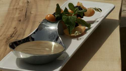 Fondue traditionnelle à l’érable du Québec et son embrochée de fruits frais