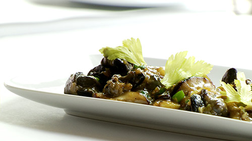 Poêlée d’escargots et shiitakes, bouillon à l’échalote