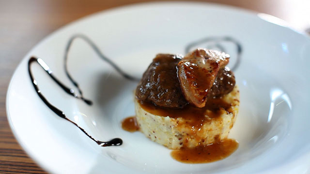 Joue de veau braisée, couronnée de foie gras poêlé et réduction de Pedro Ximénez
