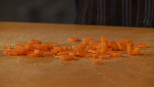 Tailler à la paysanne: carottes