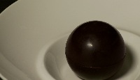 Sphère de chocolat, Espuma au citron et caramel de romarin