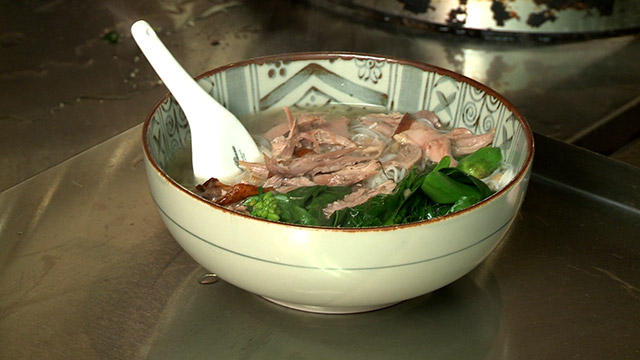Soupe-repas au canard BBQ et brocolis chinois